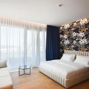 Hotel Flamingo &, Radhime
